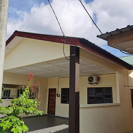 Homestay Che Wan Kuantan Luaran gambar