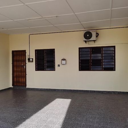 Homestay Che Wan Kuantan Luaran gambar